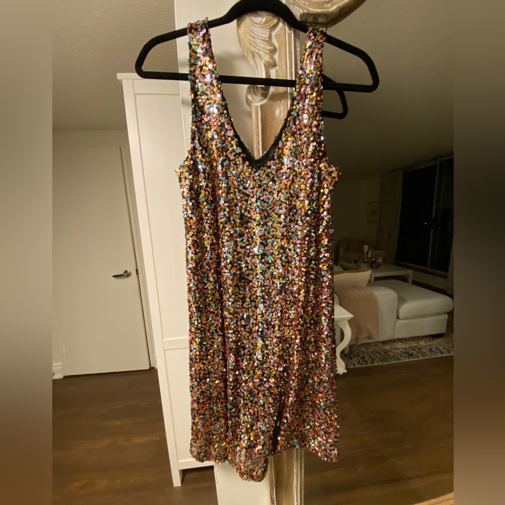 Super cute SEQUIN dress. Size M. Sleeveless midi dress.